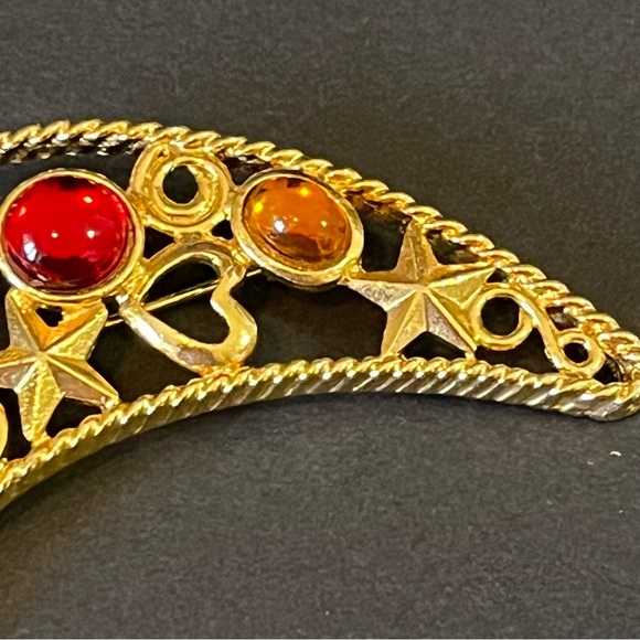 Celestial Crescent Moon Brooch Gold Tone Hearts Stars Whimsigoth Moody Charmed - Picture 7 of 16